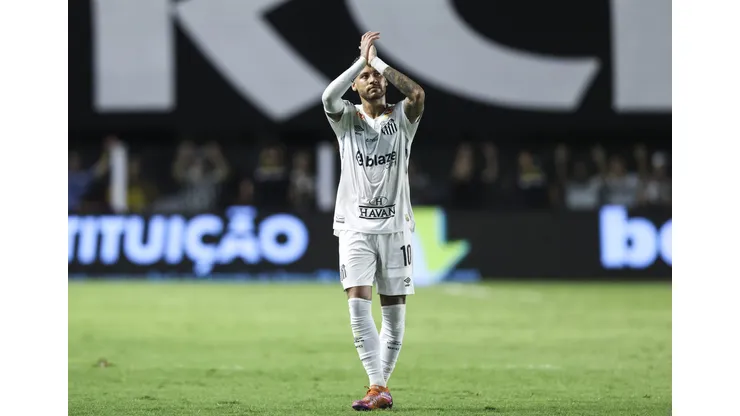 Neymar, camisa 10 do Santos (Photo by Alexandre Schneider/Getty Images)