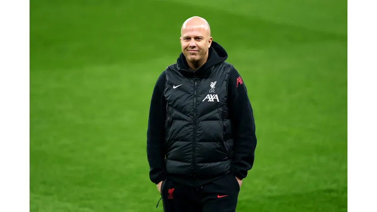 Arne Slot, técnico do Liverpool (Photo by Dan Istitene/Getty Images)