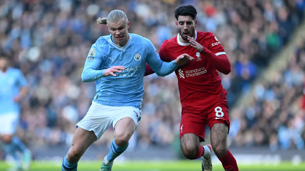 Haaland e Dominik Szoboszlai durante jogo da Premier League (Photo by Shaun Botterill/Getty Images)