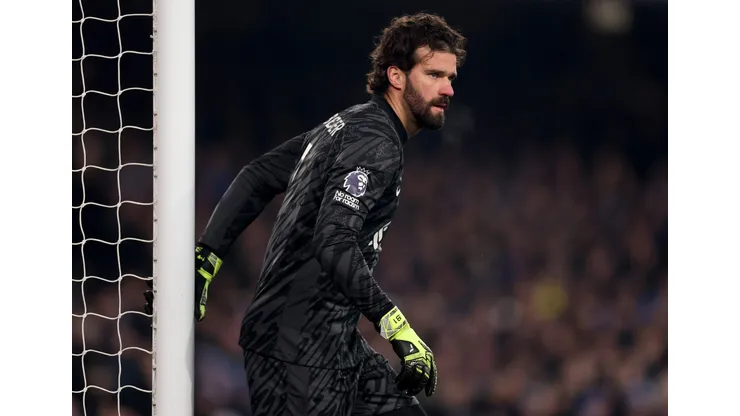 Alisson em ação pelo Liverpool (Photo by Carl Recine/Getty Images)