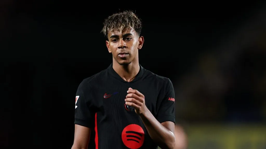 Yamal em ação pelo Barcelona. 