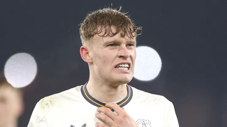 Jarrad Branthwaite em partida do Everton