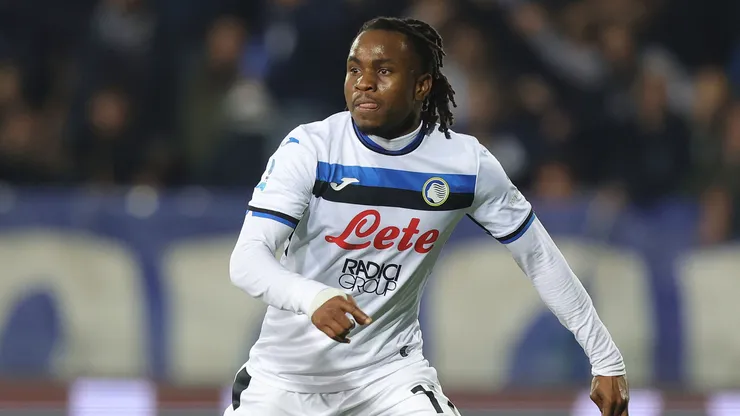 Ademola Lookman em jogo da Atalanta. Atacante está na mira do Liverpool. Foto: Gabriele Maltinti/Getty Images