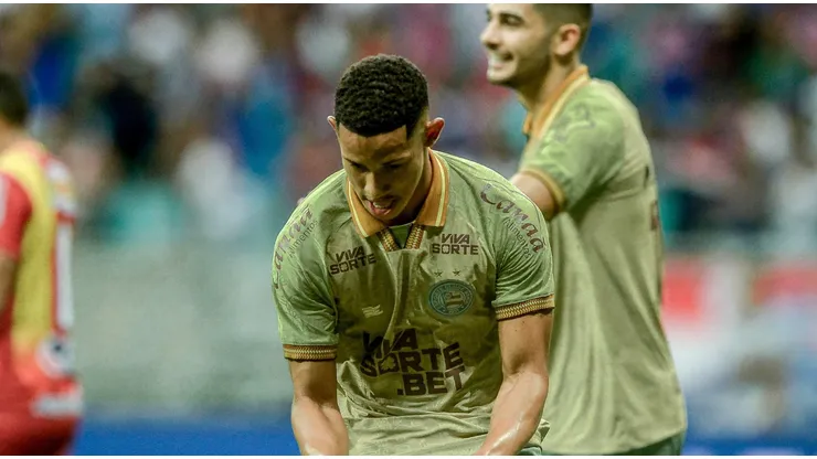 Thiaguinho comemora gol pelo Bahia. Foto: Associated Press / Alamy Stock Photo