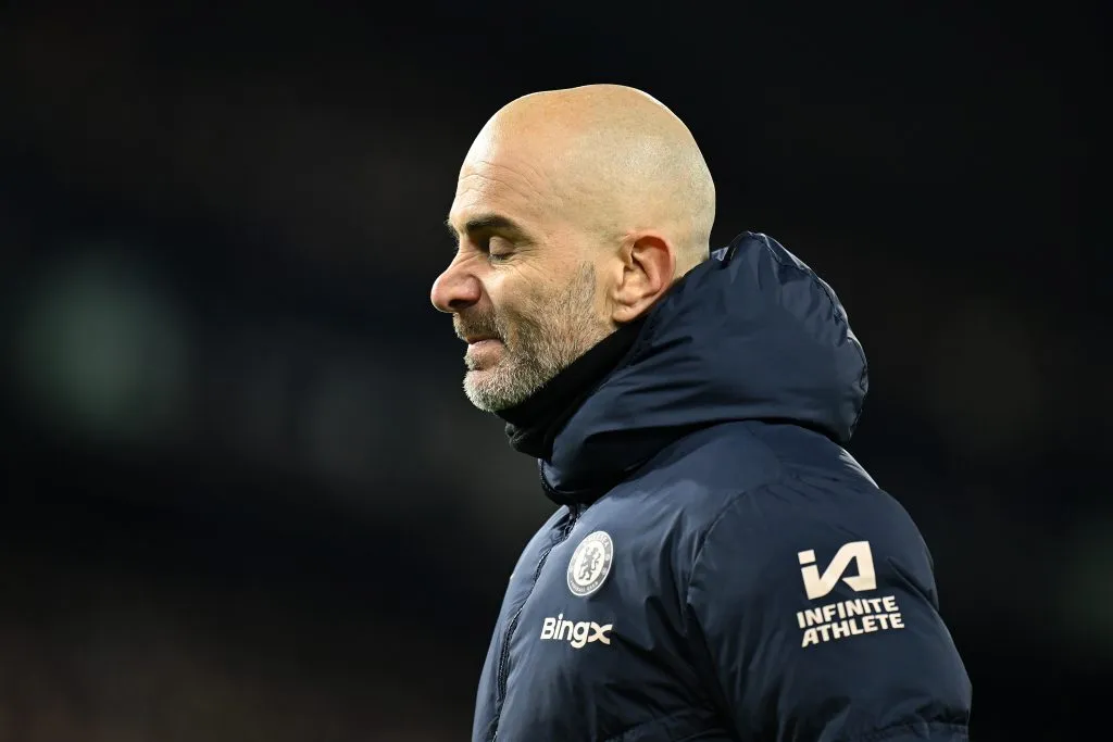 Enzo Maresca de casaco preto