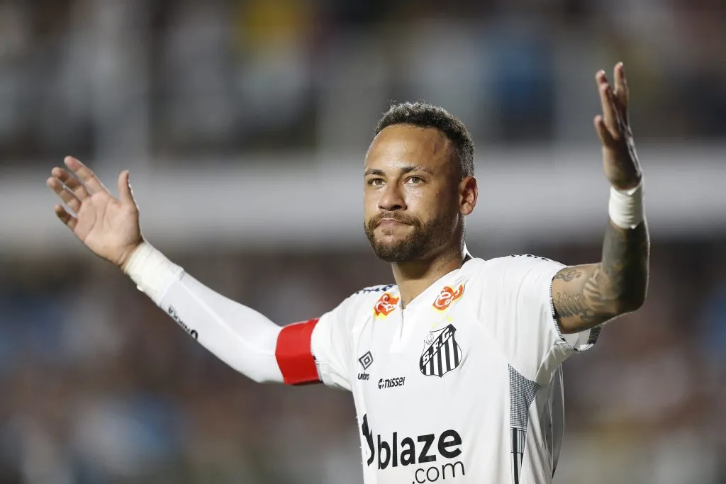 Neymar, craque do Santos. Imprensa europeia fala sobre possível retorno ao Barcelona (Photo by Miguel Schincariol/Getty Images)