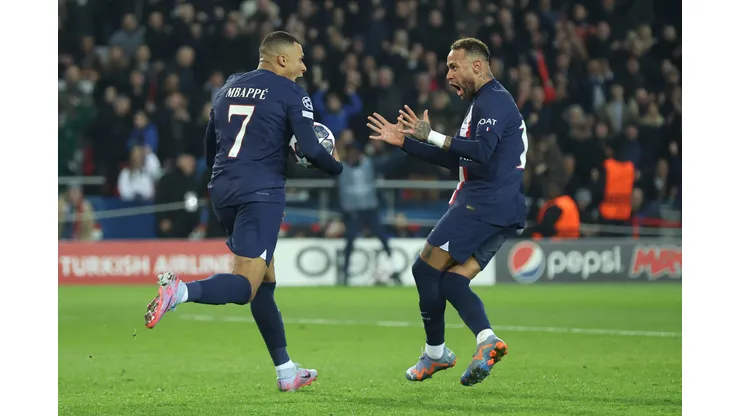 Neymar e Mbappé em campo quando atuavam pelo PSG (Photo by Alex Grimm/Getty Images)