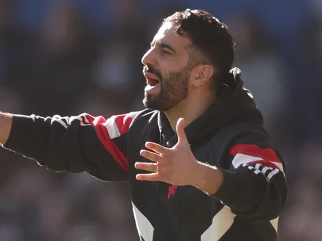 Manchester United foca na contratação de Theo Hernandez