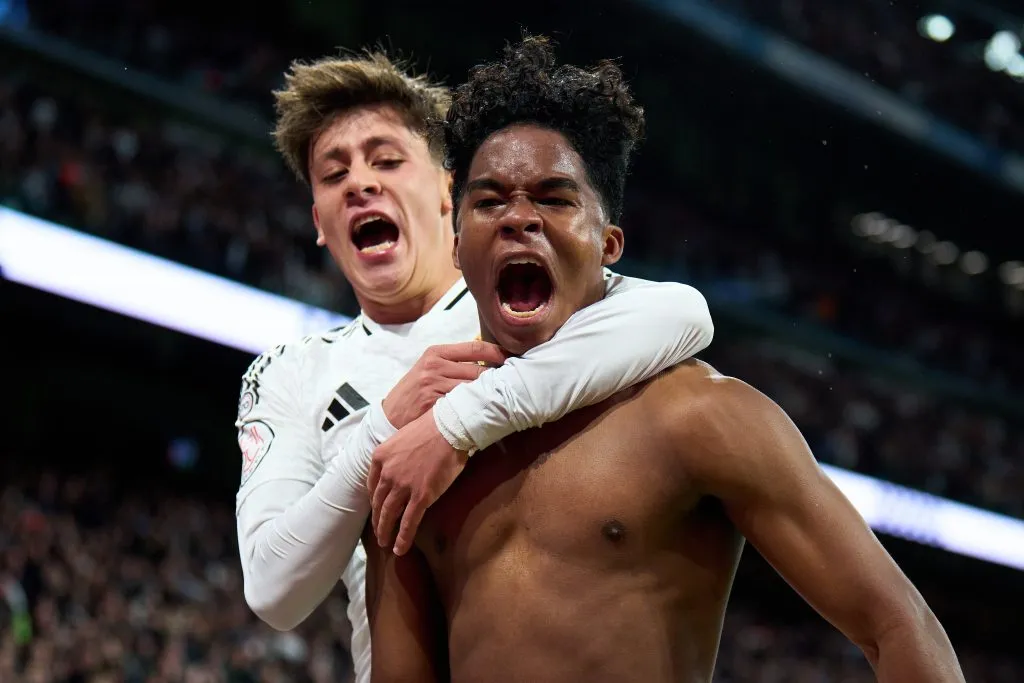 Arda Güler e Endrick aguardam por mais minutos. Foto: Angel Martinez/Getty Images