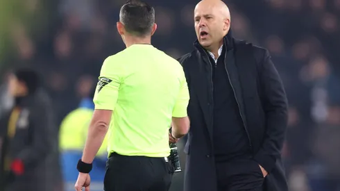 Arne Slot, técnico do Liverpool contra o Everton (Photo by Carl Recine/Getty Images)