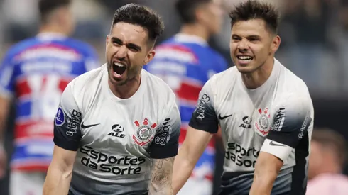 Corinthians pega todos de surpresa e aceita negociar o meia Igor Coronado. (Photo by Alexandre Schneider/Getty Images)