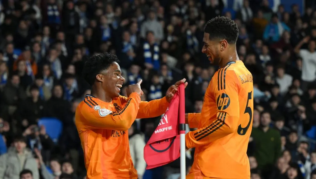Endrick celebrando o gol com Jude Bellingham (David RamosGetty Images)