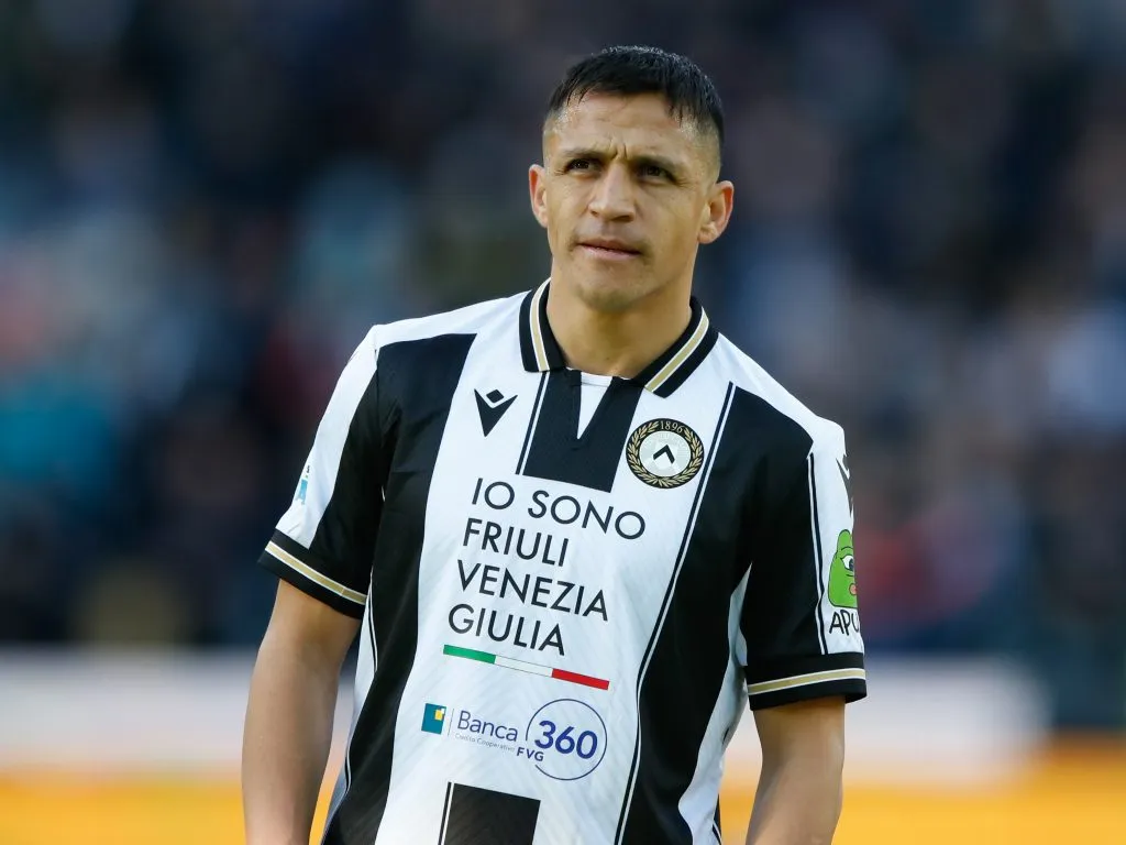 Alexis Sánchez em campo pela Udinese (Photo by Timothy Rogers/Getty Images)