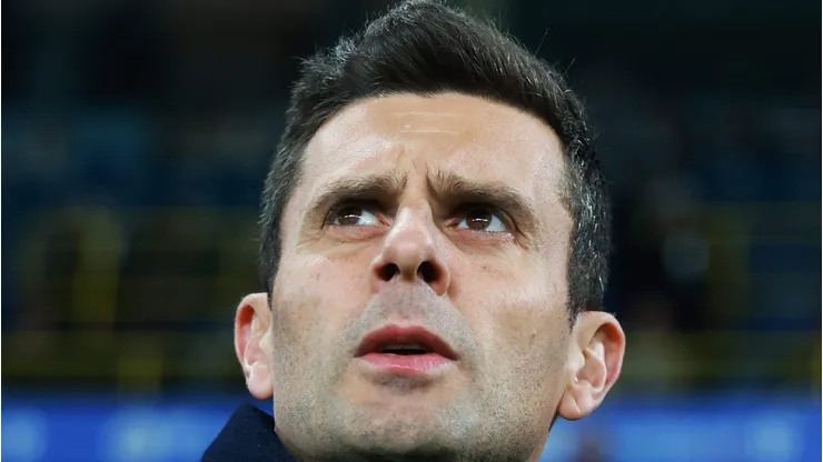 A equipe, que ocupa a terceira posição na Premier League, busca consolidar sua posição entre os grandes da Inglaterra, e o meio-campista brasileiro é visto como uma peça-chave nessa estratégia. (Foto de Abdullah Ahmed/Getty Images)