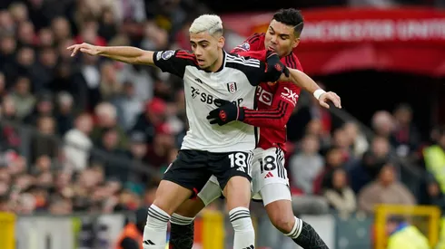 Andreas Pereira e Casemiro dividem bola em partida entre Fulham e Manchester United. Foto: Sportimage Ltd / Alamy Stock Photo
