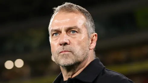 Hansi Flick perde a paciência e retira capitão do Barcelona do time titular (Photo by Florencia Tan Jun/Getty Images)