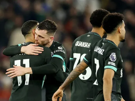 Liverpool busca Lewis Hall para substituir Robertson na lateral-esquerda