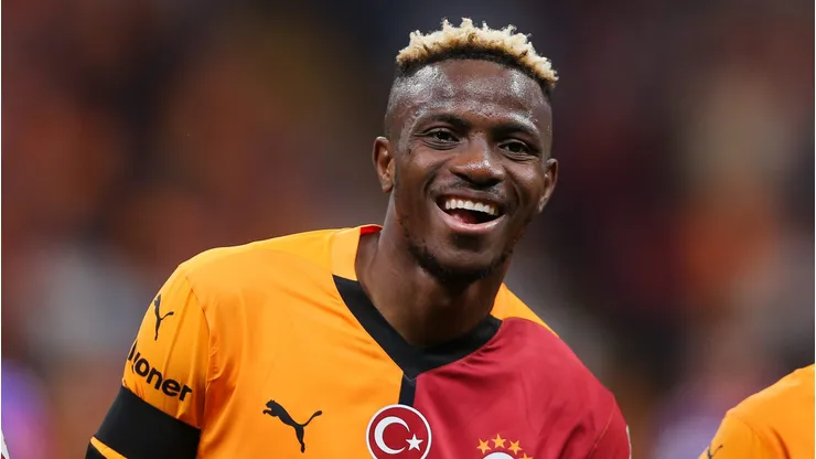 Manchester United vai acionar cláusula de Osimhen. (Photo by Ahmad Mora/Getty Images)