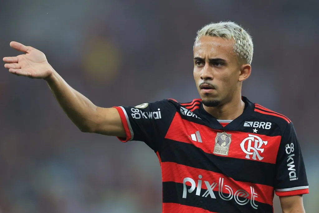 Matheus Gonçalves em campo pelo Flamengo (Photo by Buda Mendes/Getty Images)