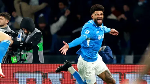 Philip Billing, do Napoli, comemora após marcar o gol de empate de sua equipe durante a partida da Serie A entre Napoli e Inter de Milão no Estádio Diego Armando Maradona, em 1º de março de 2025, em Nápoles, Itália. (Foto de Francesco Pecoraro/Getty Images)