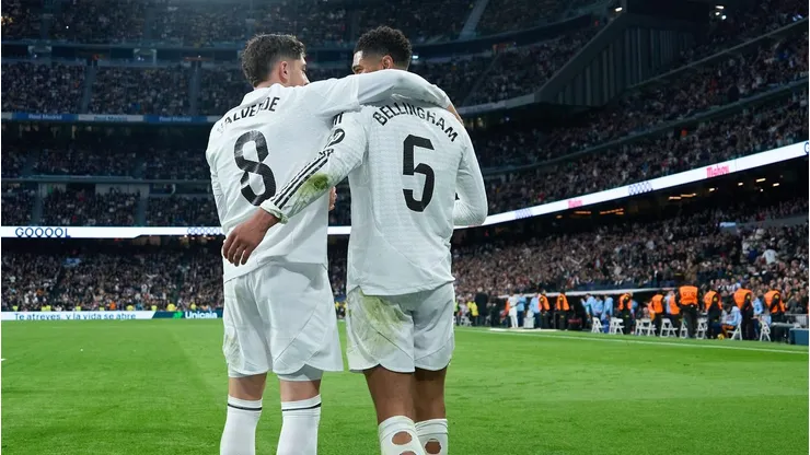 Com Jude Bellingham suspenso e opções limitadas no meio-campo, Ancelotti enfrenta um grande dilema na escalação. (Foto de Angel Martinez/Getty Images)