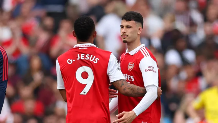 Gabriel Martinelli e Gabriel Jesus durante jogo do Arsenal