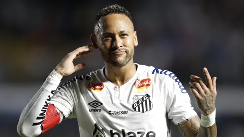 Neymar, pelo Santos, tem chance de retornar ao Barcelona (Photo by Miguel Schincariol/Getty Images)