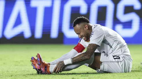 Neymar sentiu incômodo antes de enfrentar o Corinthians. Foto: Alexandre Schneider/Getty Images