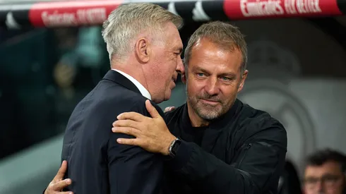 Hansi Flick, treinador do Barcelona e Ancelotti, técnico do Real Madrid. Os dois querem um jogador que o Liverpool deseja (Photo by Angel Martinez/Getty Images)