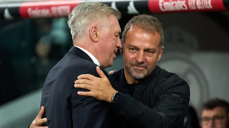Hansi Flick, treinador do Barcelona e Ancelotti, técnico do Real Madrid. Os dois querem um jogador que o Liverpool deseja (Photo by Angel Martinez/Getty Images)