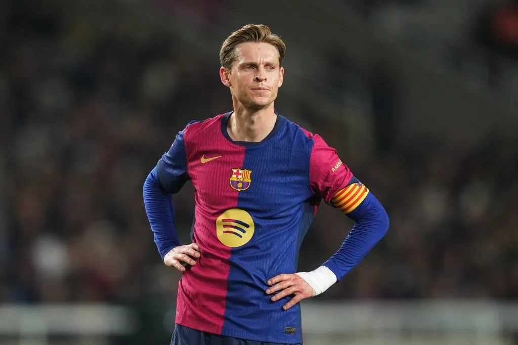 De Jong é um dos nomes pretendidos por Xavi (Photo by Alex Caparros/Getty Images)