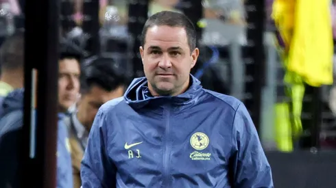 O técnico do Club América exige autonomia total e a permanência de sua comissão técnica, além de ter uma cláusula de rescisão de 15 milhões de dólares. (Foto de Ethan Miller/Getty Images)