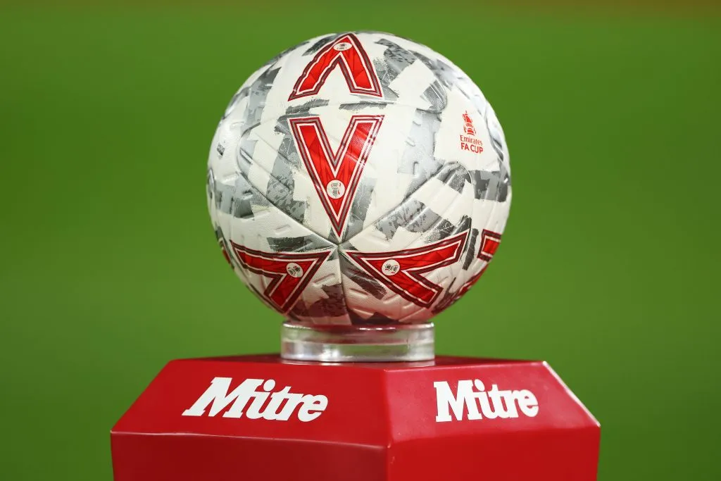 Bola da FA Cup que irrita Guardiola no Manchester City. Foto: Molly Darlington/Getty Images