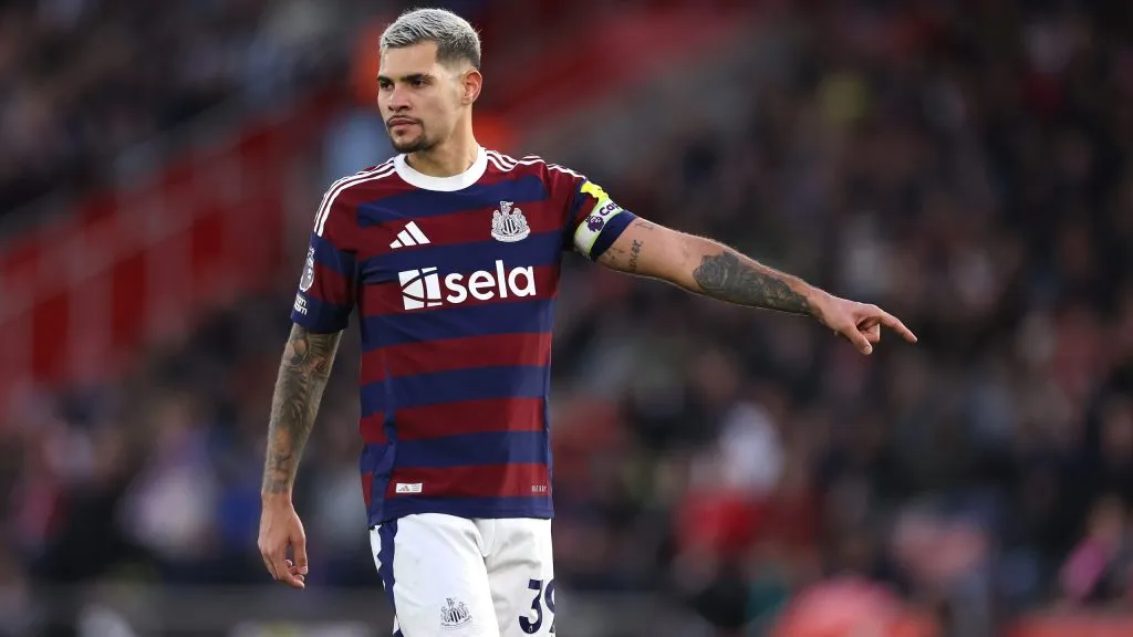 Bruno Guimarães em jogo do Newcastle. Foto:  Ryan Pierse/Getty Images