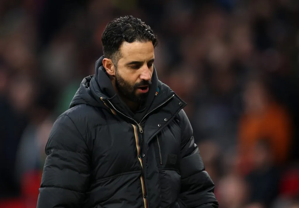 Amorim anda pelo campo