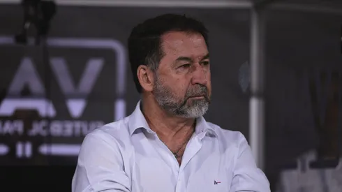 Corinthians negocia atacante para a Europa com aval de Augusto Melo.