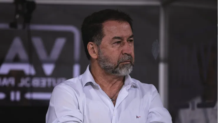 Corinthians negocia atacante para a Europa com aval de Augusto Melo.