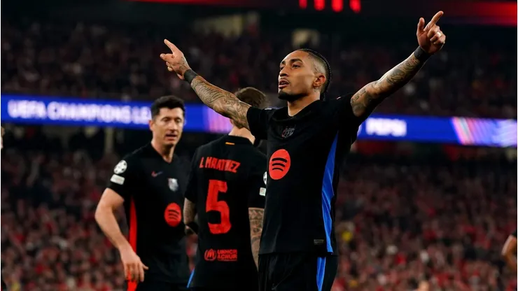 Raphinha e Lewandowski entraram para a história do Barcelona ao atingirem um feito impressionante na Liga dos Campeões. (Foto por Gualter Fatia/Getty Images)