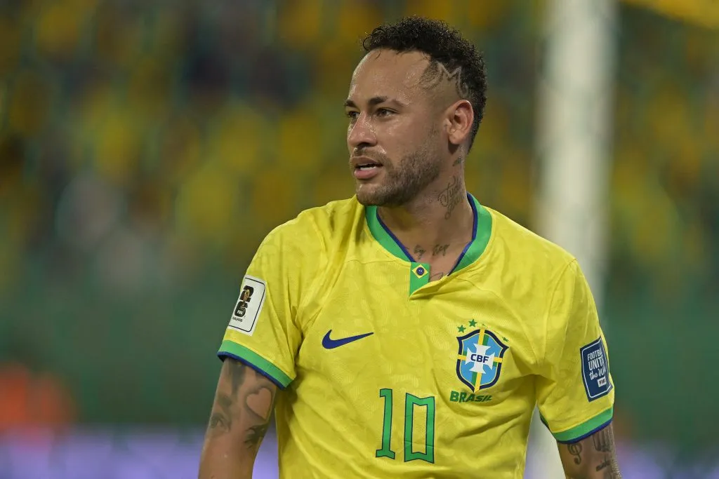 Neymar com a camisa do Brasil