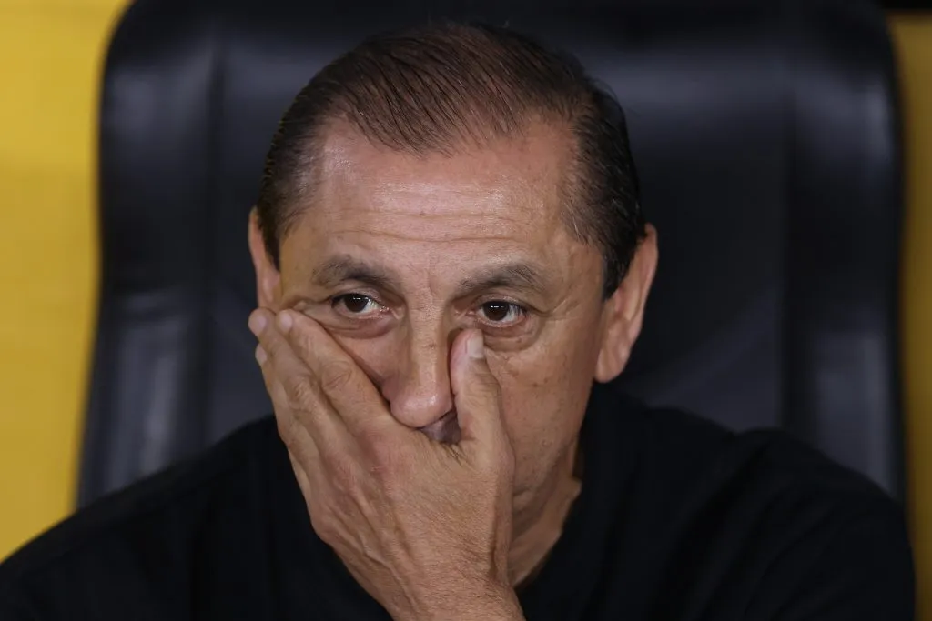 Ramón Díaz no duelo diante do Barcelona (Photo by Franklin Jacome/Getty Images)