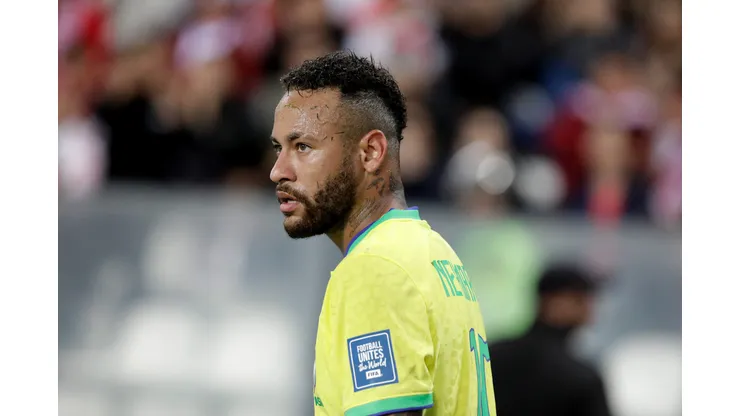 Neymar em campo pela Seleção (Photo by Mariana Bazo/Getty Images)