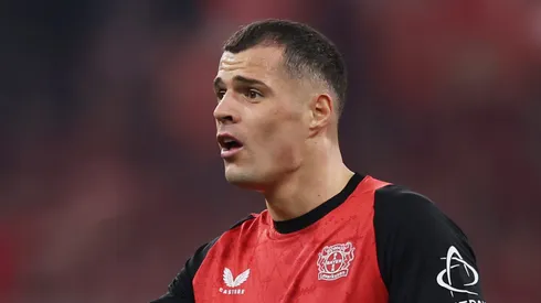 Granit Xhaka em jogo do Bayer Leverkusen. Meio-campista está na mira do Milan. Foto: Alex Grimm/Getty Images