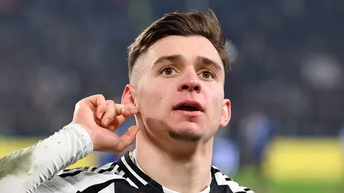 Enquanto o jogador expressa desejo de seguir na Itália, o desfecho da negociação depende da estratégia financeira do clube italiano. (Foto de Valerio Pennicino/Getty Images)