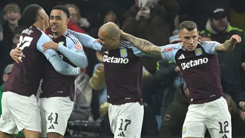 O Chelsea intensifica os esforços para contratar Morgan Rogers, jovem destaque do Aston Villa, em uma janela de transferências marcada por estratégias cautelosas e restrições orçamentárias. (Foto de Clive Mason/Getty Images)