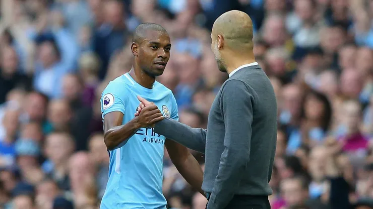 Guardiola e Fernandinho juntos em partida do Manchester City