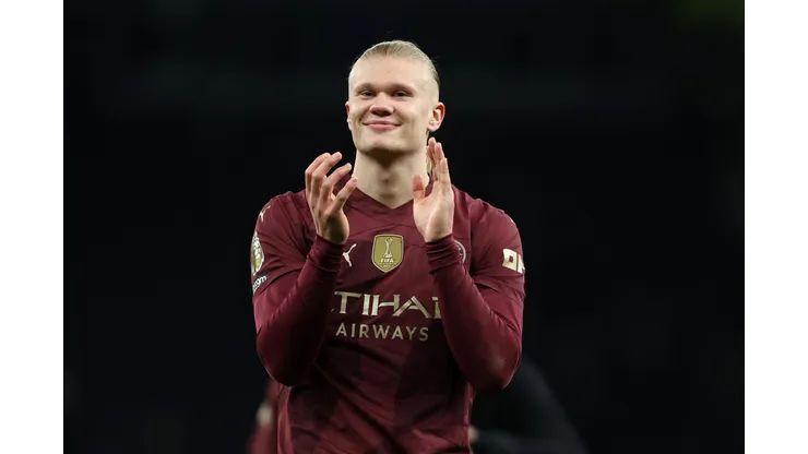Haaland em campo pelo Manchester City. (Photo by Alex Pantling/Getty Images)