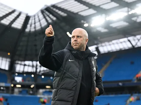 Arne Slot rebate críticas e cita Michael Jordan: "Quanto mais você trabalha..."