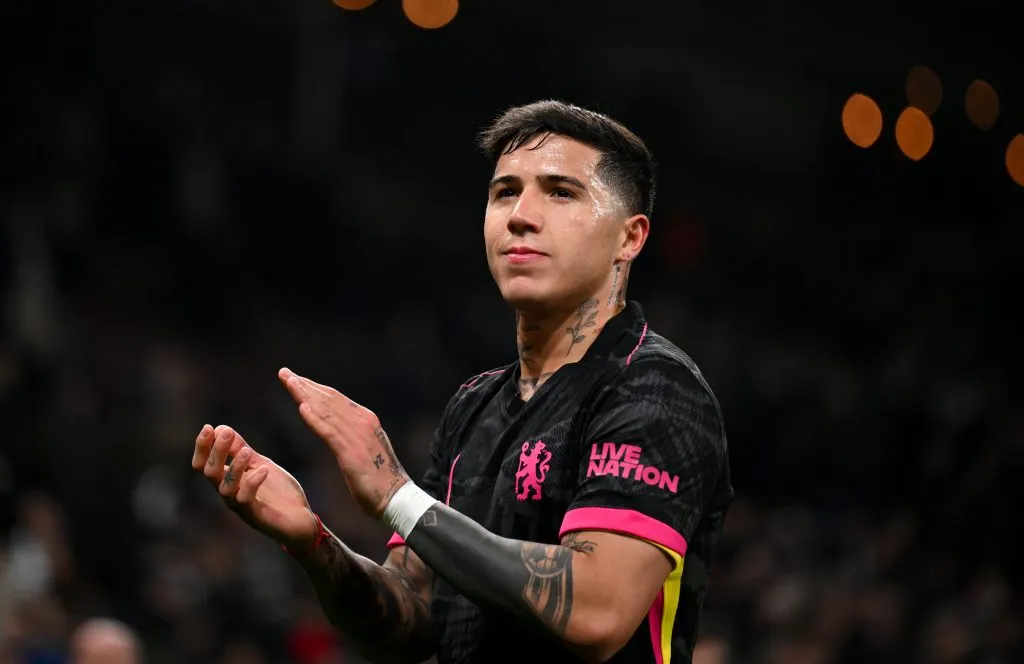 Enzo em campo pelo Chelsea (Photo by Patrik Lundin/Getty Images)