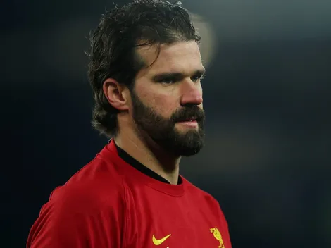 Alvo de Barcelona e Bayern, Alisson quer renovar com o Liverpool