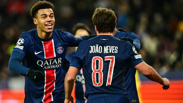 Doué e Neves comemorando gol do PSG. Foto: Christian Bruna for Qatar Airways
